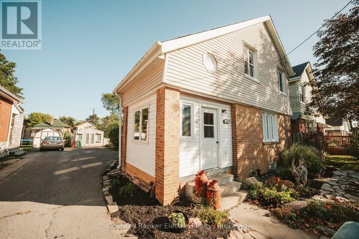 Property Photo:  150 Montgomery Street  ON K9J 1W9 