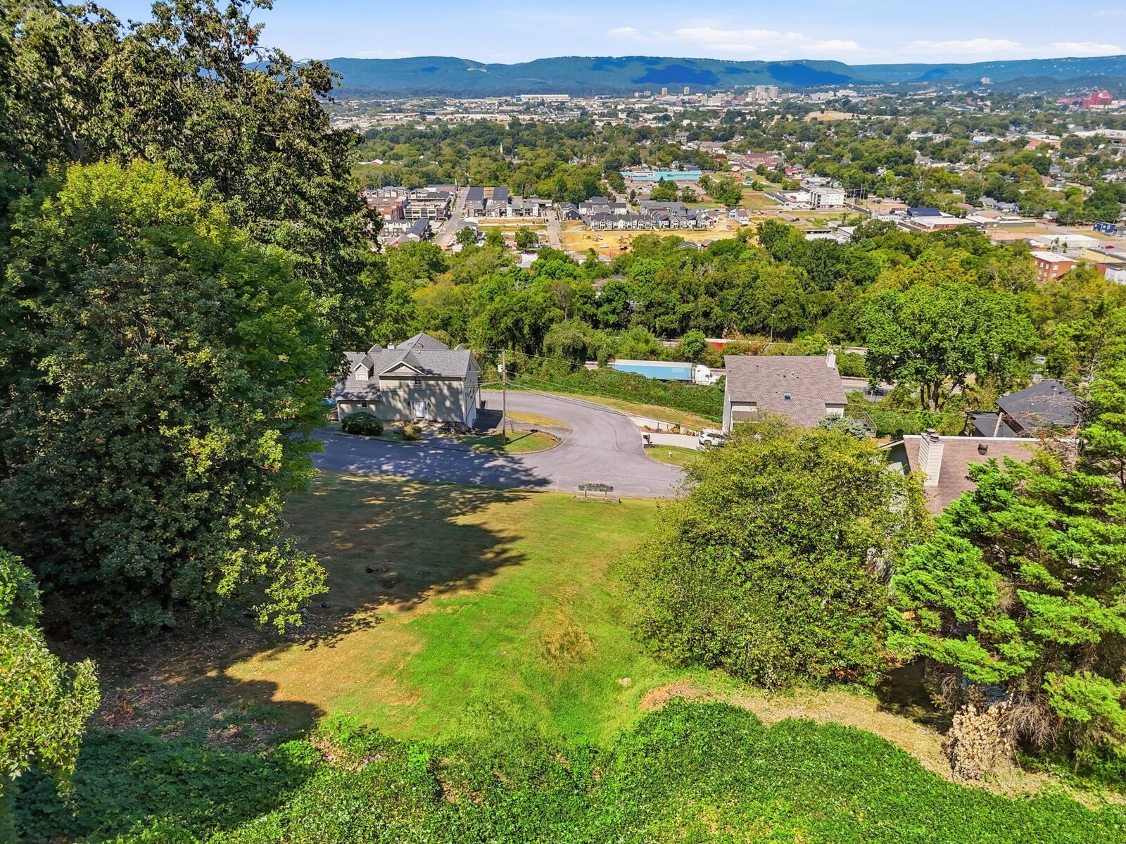 Property Photo: 1720 S Crest Manor Lane TN 37404