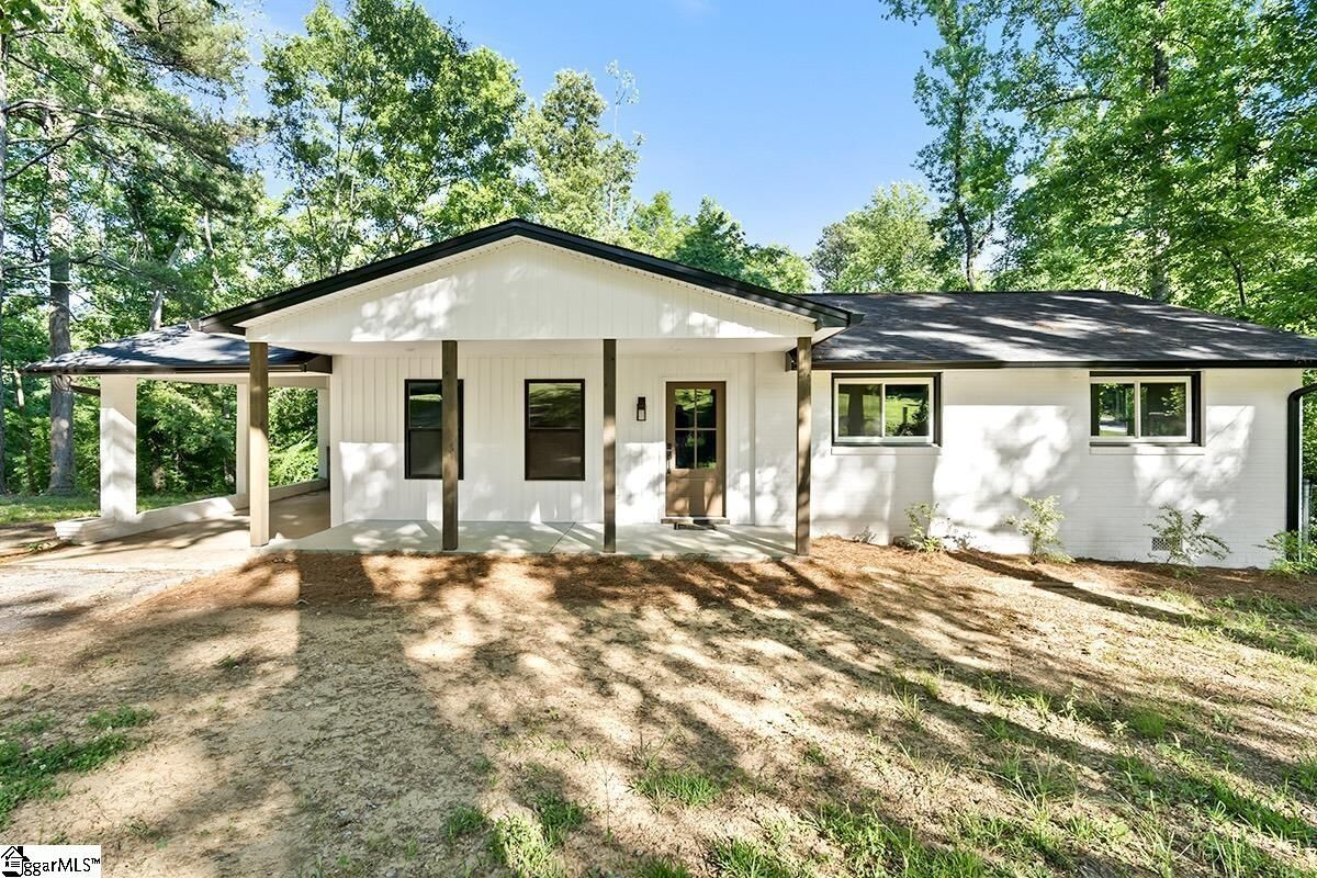 Property Photo: 407 Beechwood Circle SC 29646