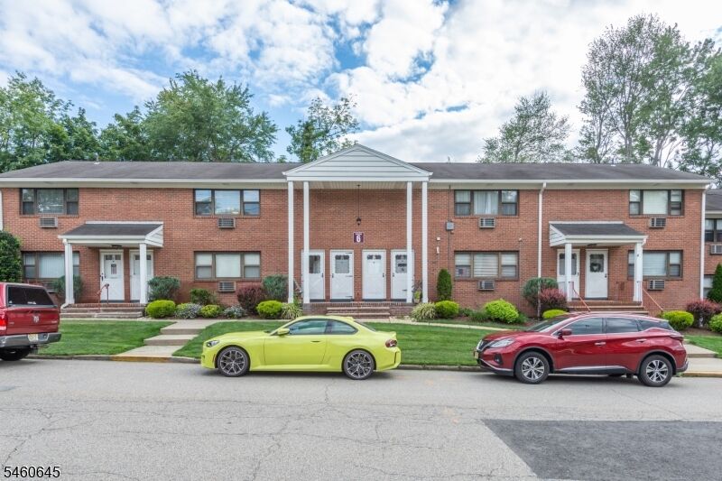 Property Photo:  6 Colonial Dr E  NJ 07424 