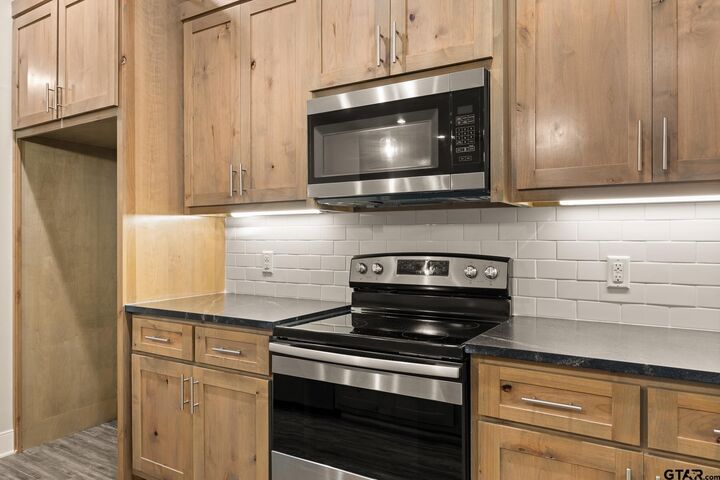 Property Photo: 1617 Legacy Dr TX 75703