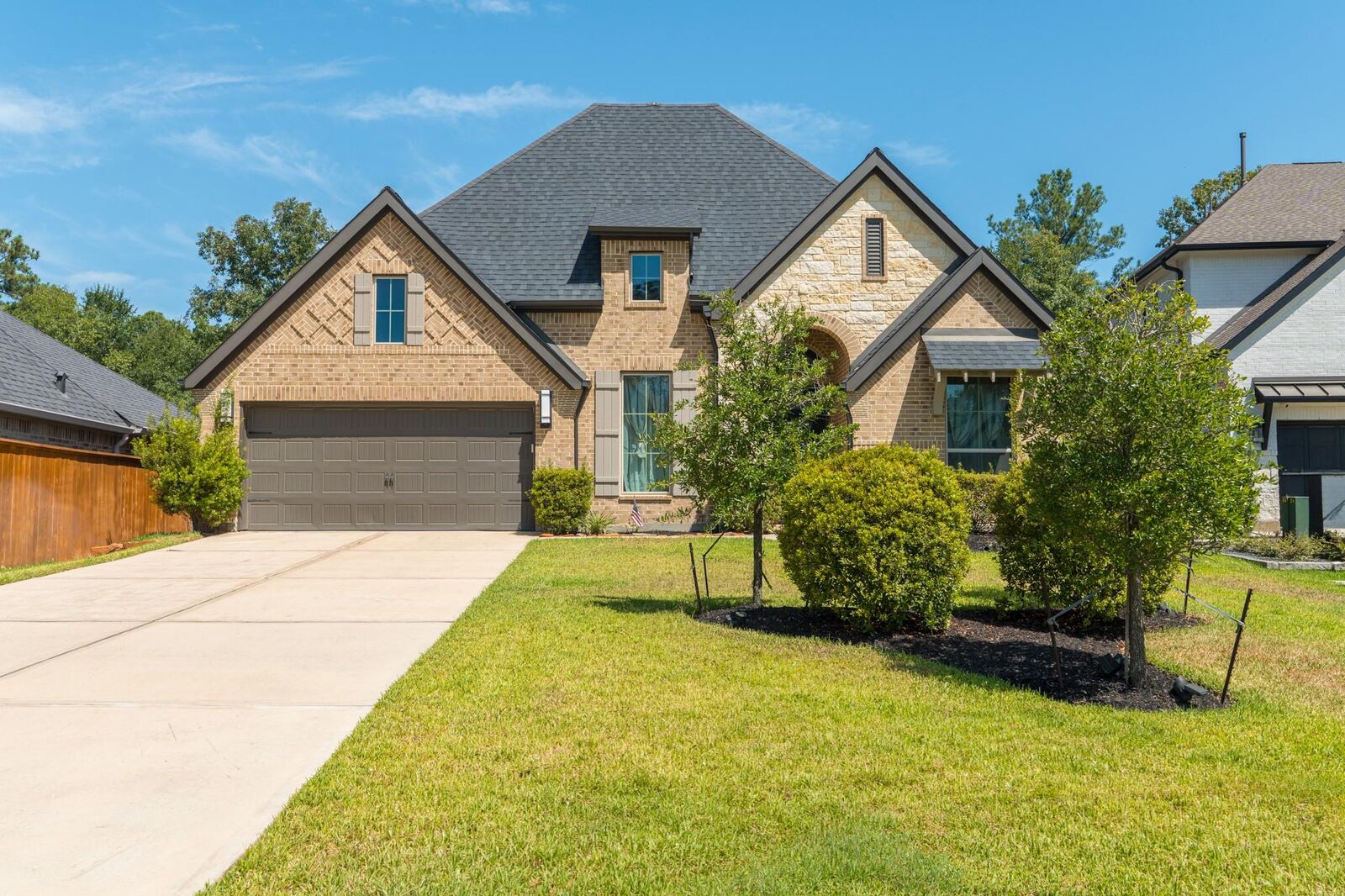 Property Photo:  413 Brackendale Court  TX 77316 