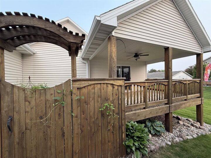 Property Photo: 732 SE Ponds Edge Lane IA 50021