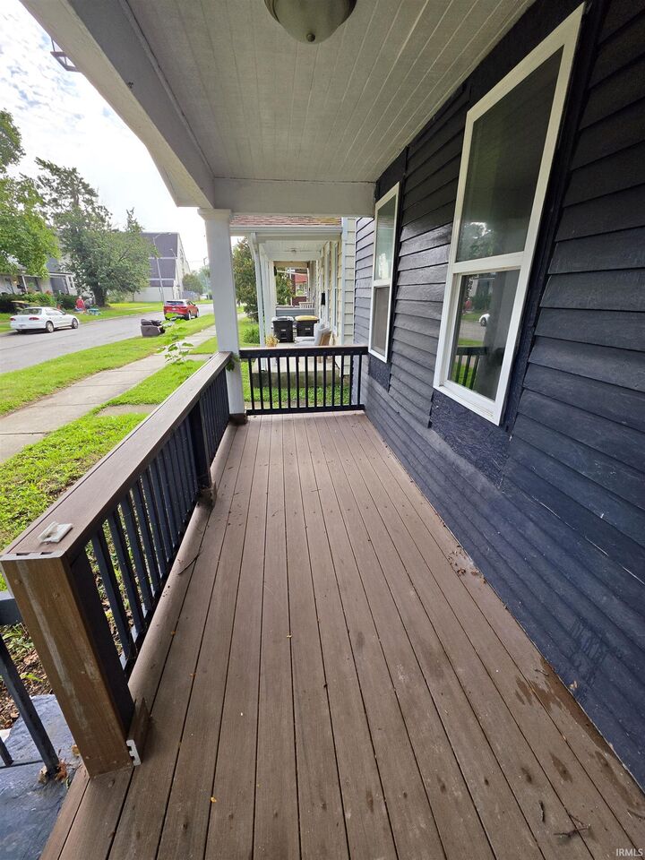 Property Photo:  221 W Woodland Avenue  IN 46807-1327 