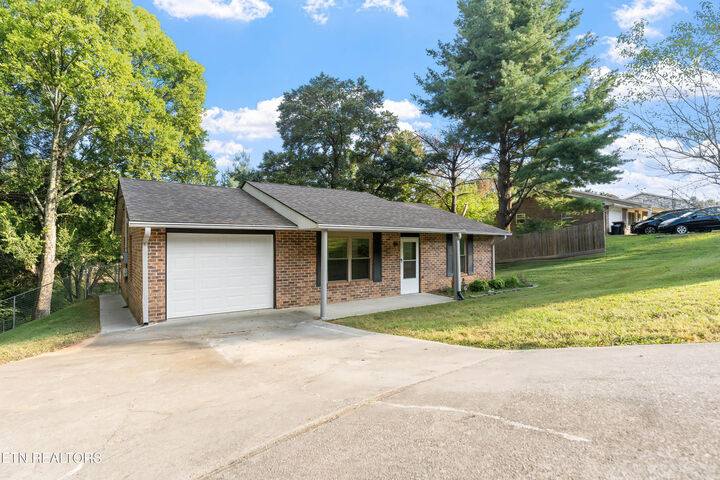 Property Photo:  11318 Snyder Rd  TN 37932 