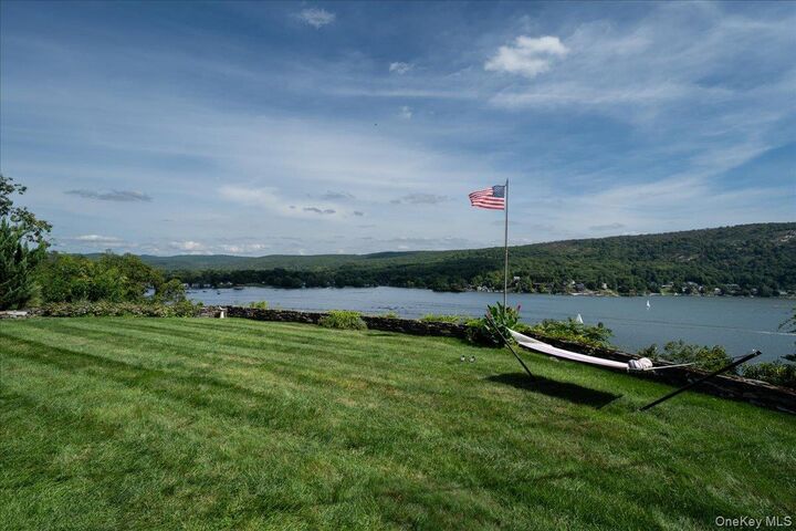 Property Photo:  14 Hemlock Hill  NY 10925 