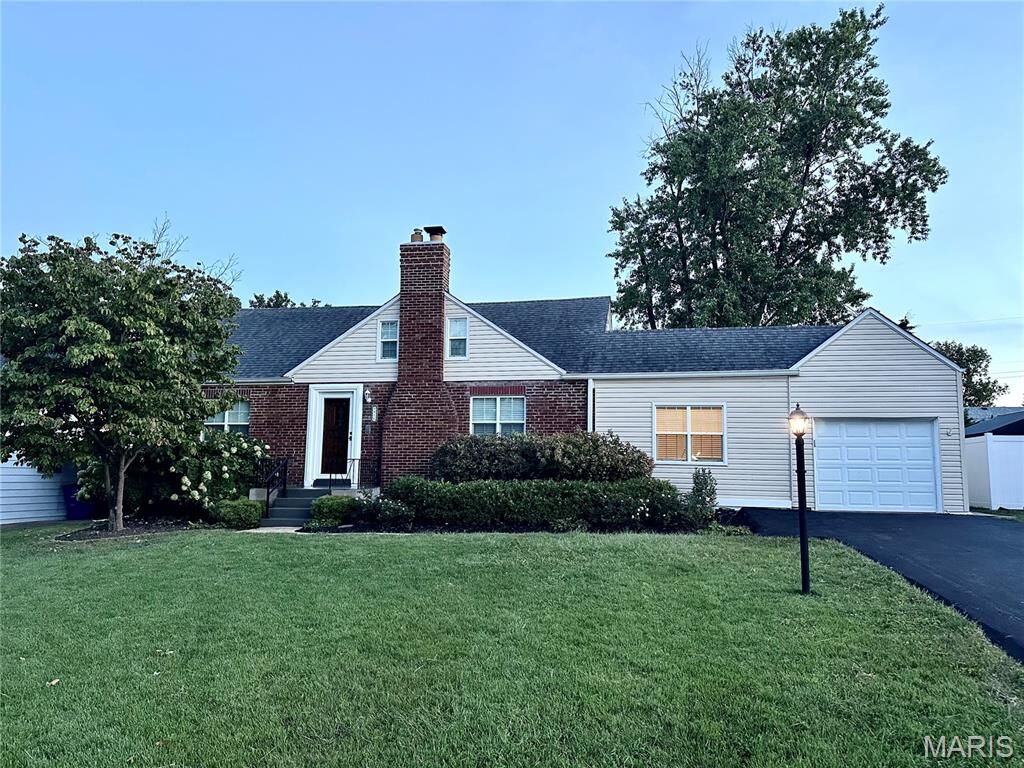 Property Photo: 9916 Coventry Lane MO 63123