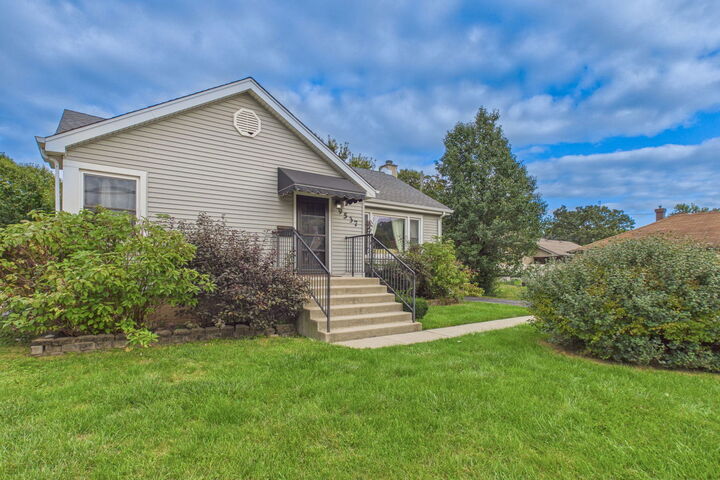 Property Photo:  