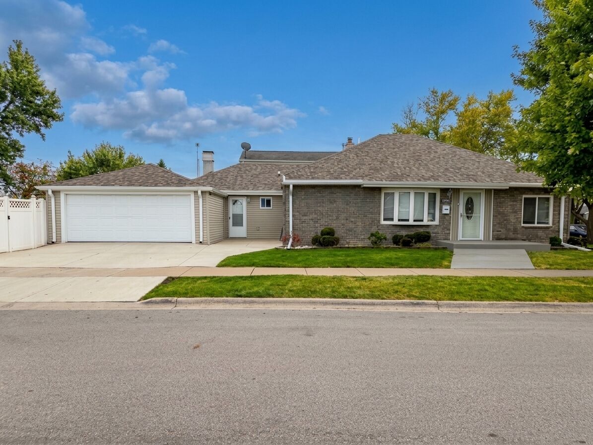 Property Photo: 10801 Oak Avenue IL 60415