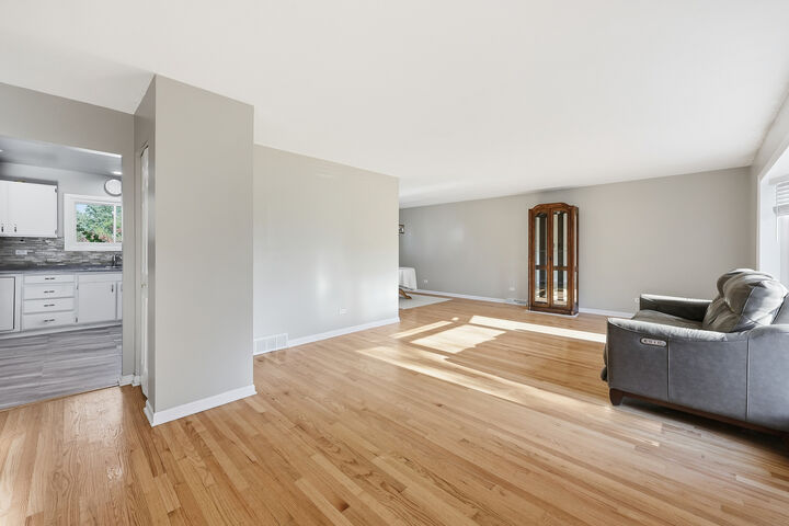 Property Photo:  4602 Magnolia Drive  IL 60008 