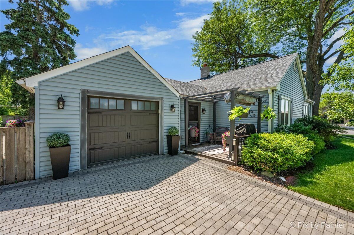 Property Photo: 72 W Irving Park Road IL 60172