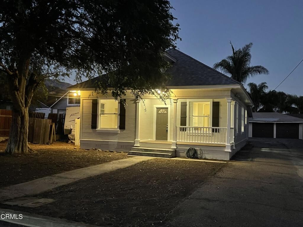 Property Photo:  715 Encino Place  CA 93060 