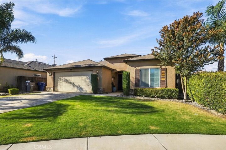 Property Photo:  402 Dagenham Court  CA 93307 