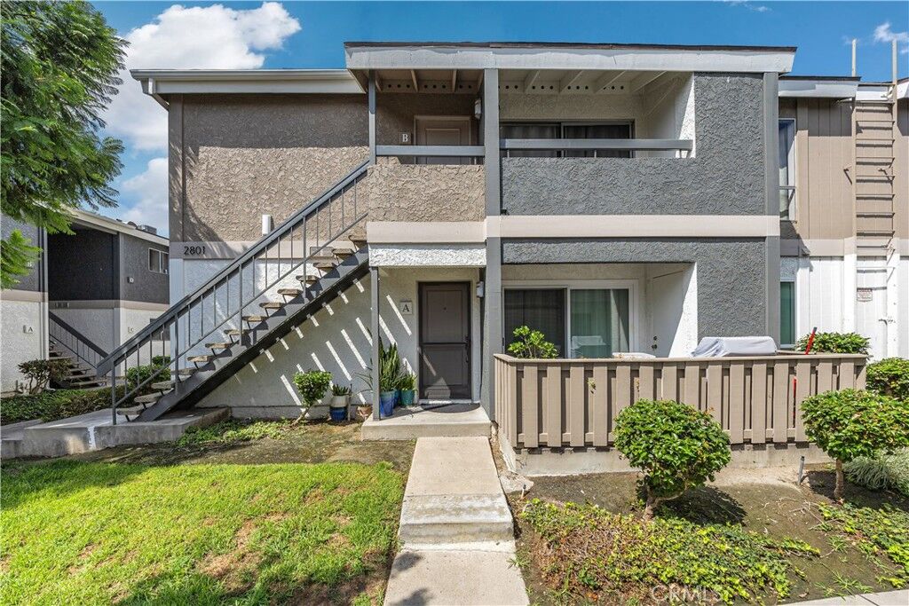 Property Photo:  2801 S Fairview St B  CA 92704 