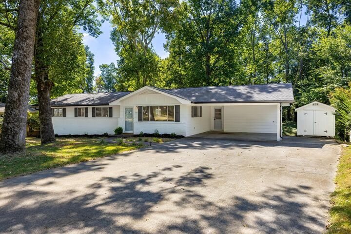 Property Photo:  1109 Peerless Dr NW  TN 37312 