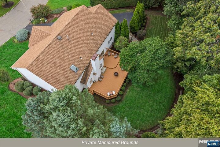 Property Photo:  4 Moccasin Court  NJ 07430 
