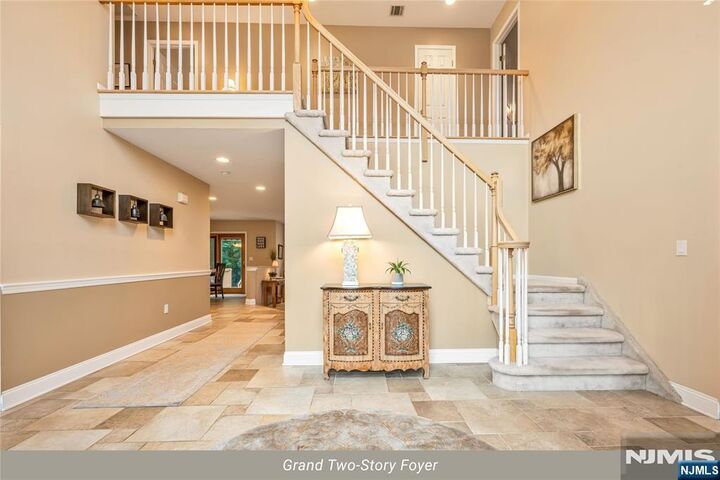 Property Photo:  4 Moccasin Court  NJ 07430 