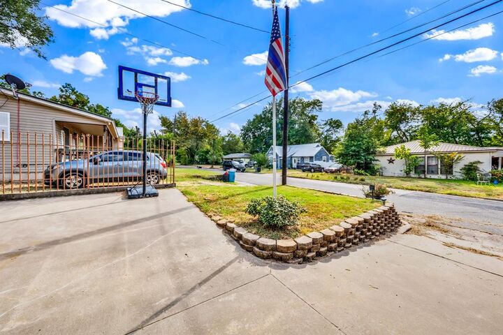 Property Photo:  716 Brinker Street  TX 75482 