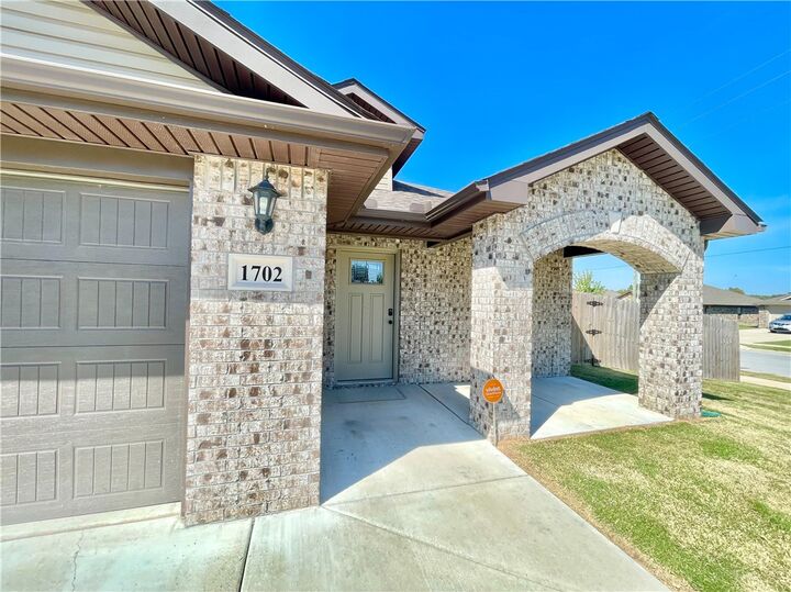 Property Photo: 1702 S K Place AR 72756