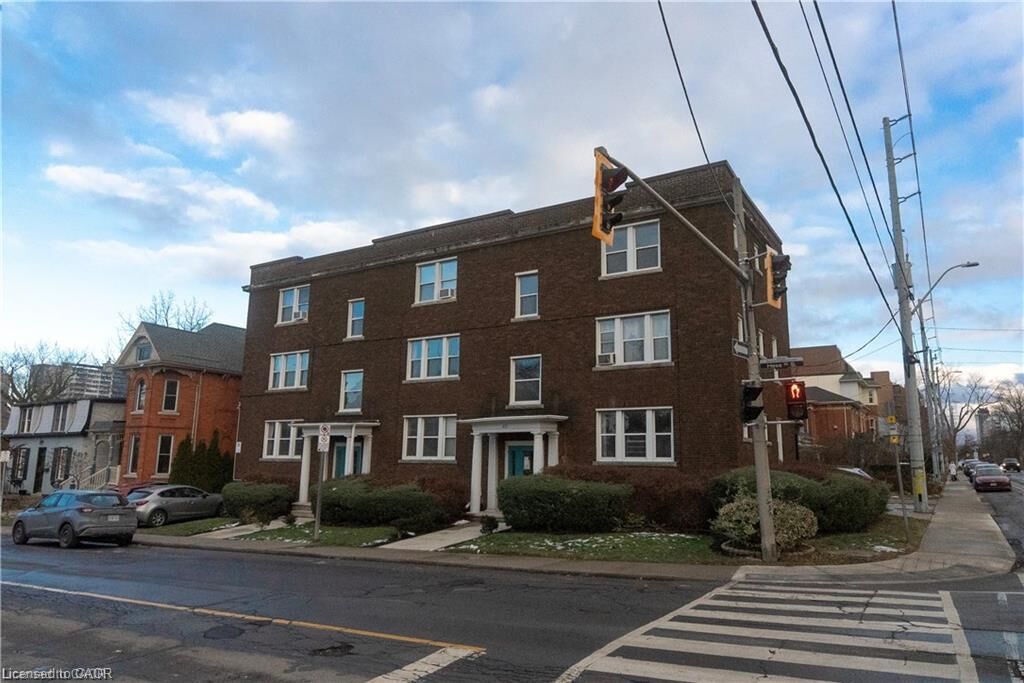 Property Photo:  229 Hess Street S 4  ON L8P 3P3 