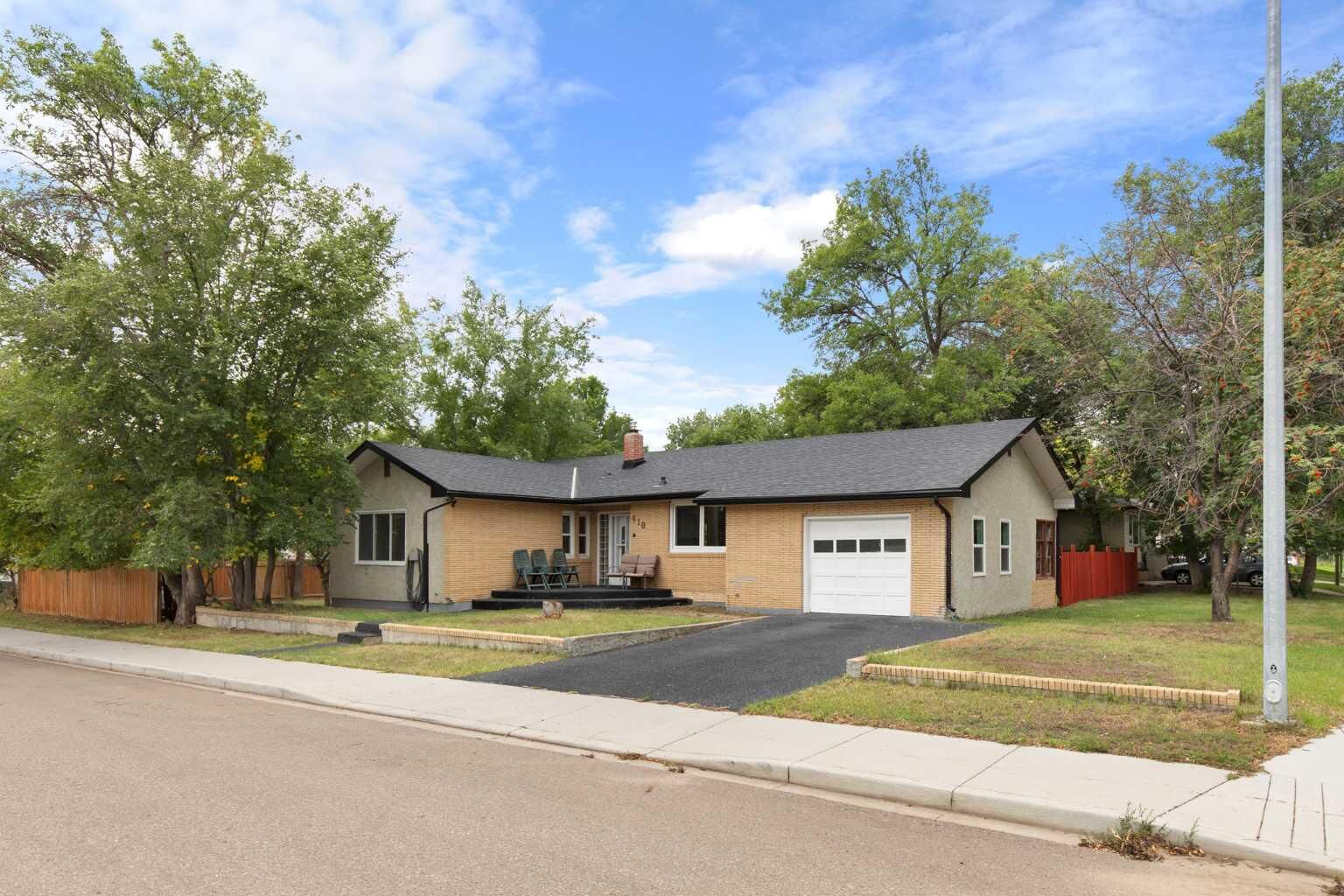 Property Photo:  410 4 Avenue SW  AB T1A 4Z9 