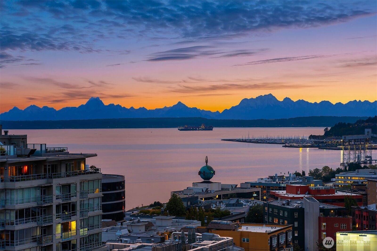 Property Photo: 2821 2nd Avenue 1102/3 WA 98121
