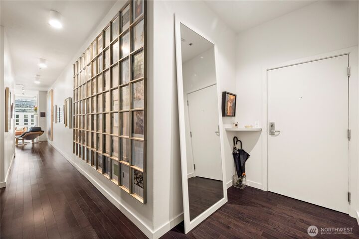 Property Photo: 303 E Pike Street 503 WA 98122