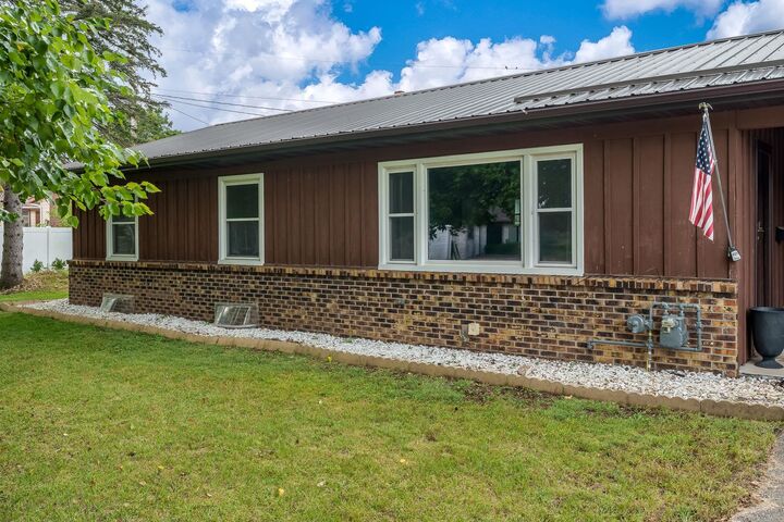 Property Photo:  102 Bunn Drive  IL 61072 