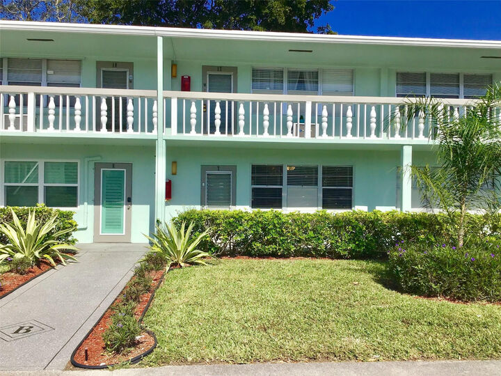 Property Photo:  7 Oakridge B 7  FL 33442 
