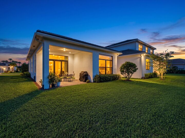 Property Photo:  4853 Saint Armands Way  FL 33470 
