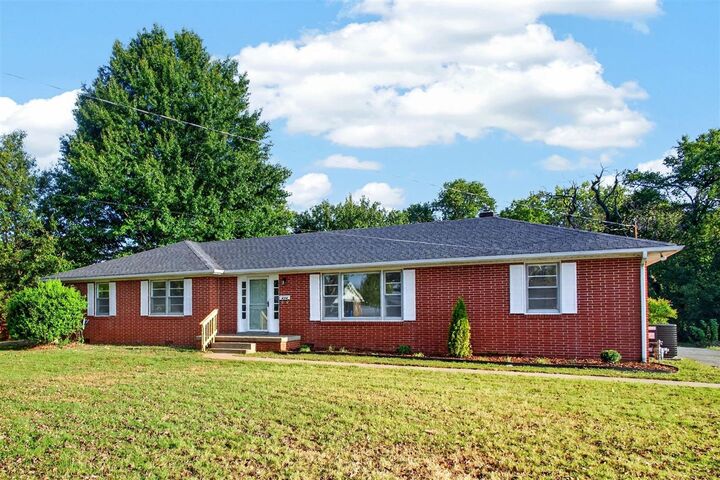 Property Photo:  404 Longview Drive  KY 42134 