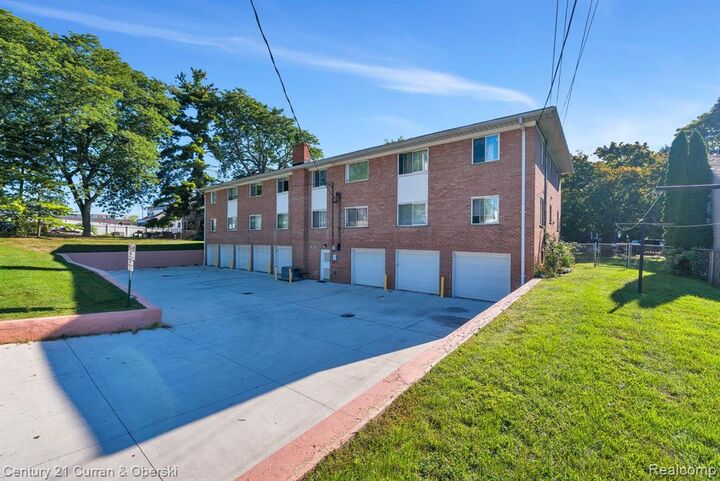 Property Photo:  3400 Elizabeth Drive 6  MI 48183 
