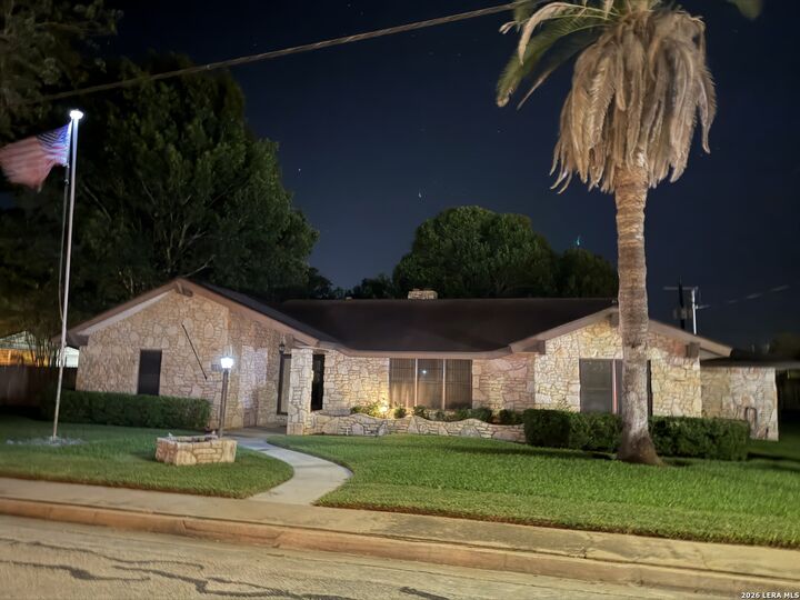Property Photo: 212 S 4th TX 78160