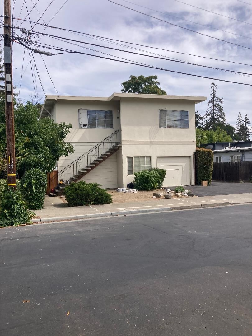 Property Photo: 929 Alice Lane CA 94025