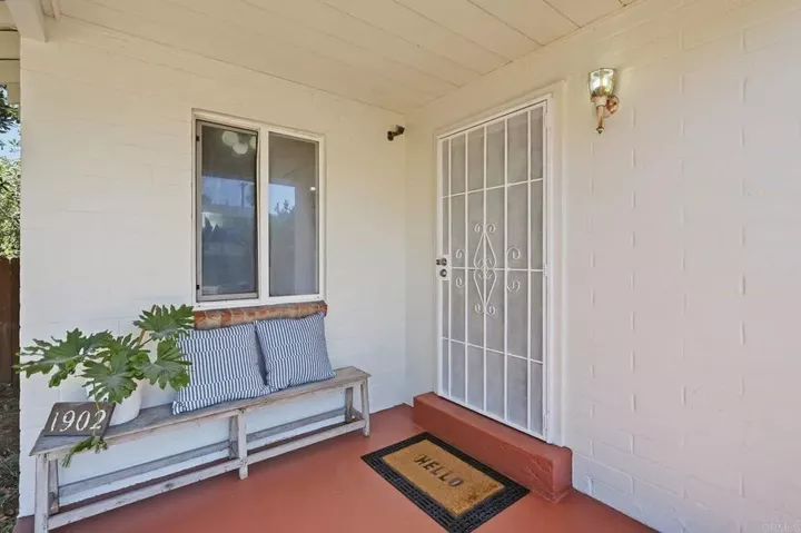 Property Photo:  1902 S Freeman Street  CA 92054 