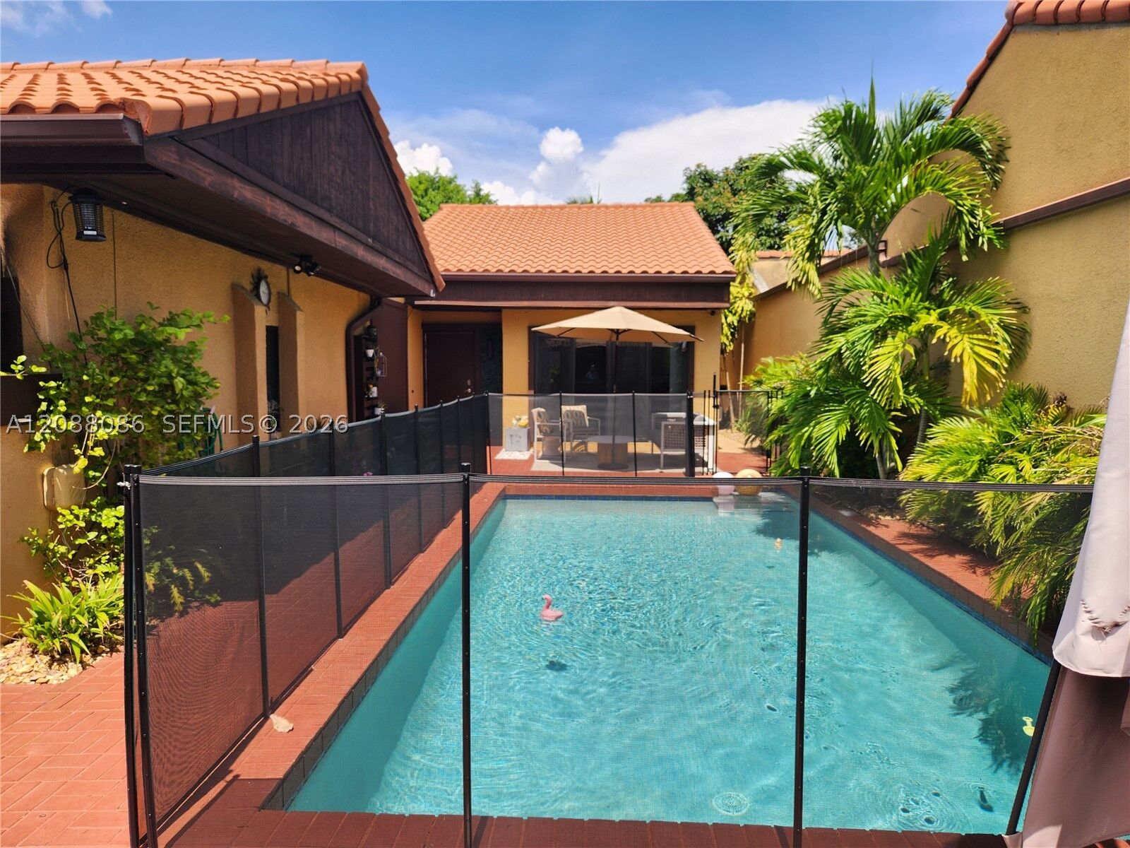 Property Photo: 1085 NE 203rd Ln FL 33179