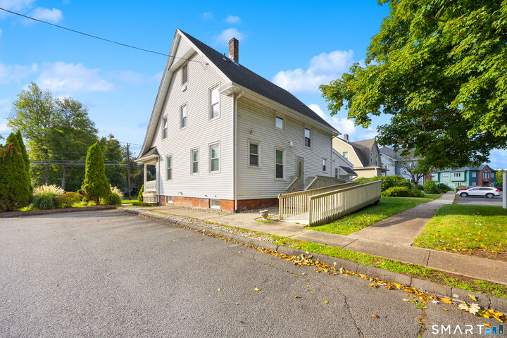 Property Photo:  658 Main Street 2nd Floor  CT 06479 