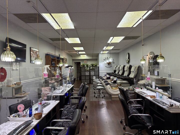 Property Photo:  