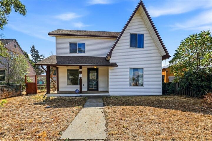 Property Photo: 1712 E Queen Ave WA 99207