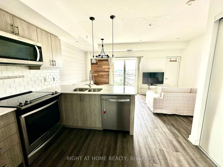 Property Photo:  16 Markle Crescent 516  ON L9G 0H4 