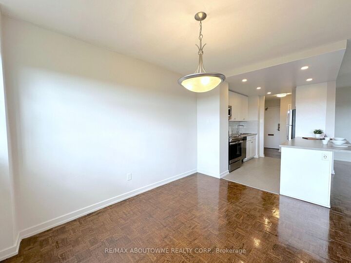Property Photo:  5 Brookbanks Drive 1007  ON M3A 2T1 