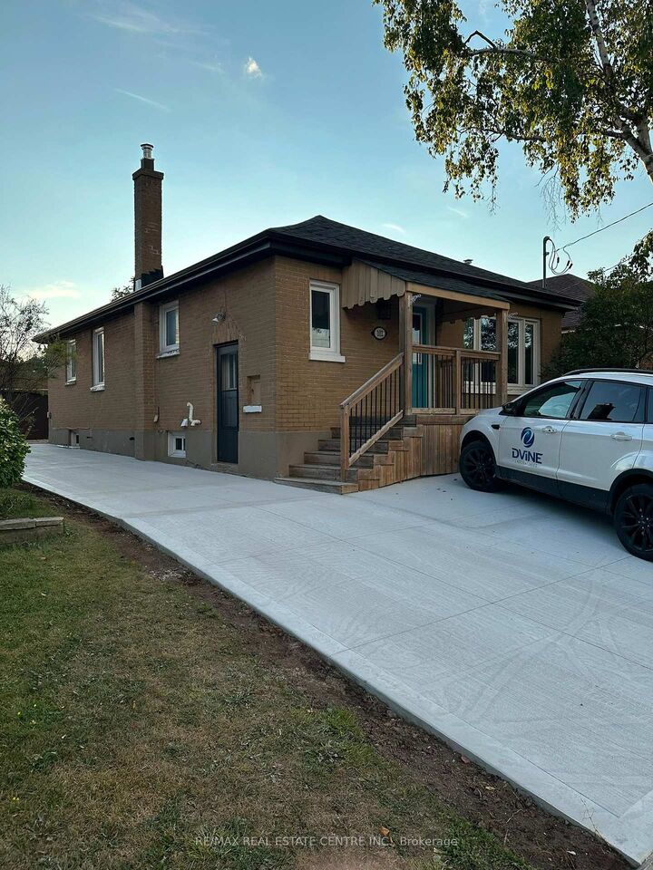 Property Photo:  102 Wilson Road S Upper Level  ON L1H 6B7 