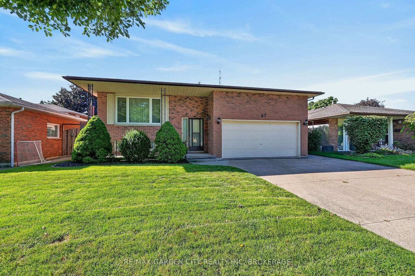 Property Photo:  67 College Park Drive  ON L3C 6Z7 