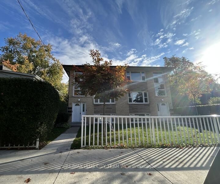 Property Photo:  11 Thirty Fifth Street Unit 1  ON M8W 3J8 