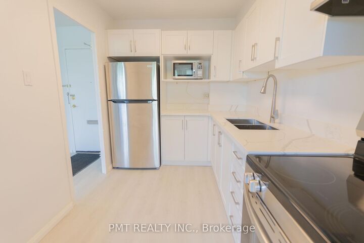 Property Photo:  1455 Lawrence Avenue W 305  ON M6L 1B1 