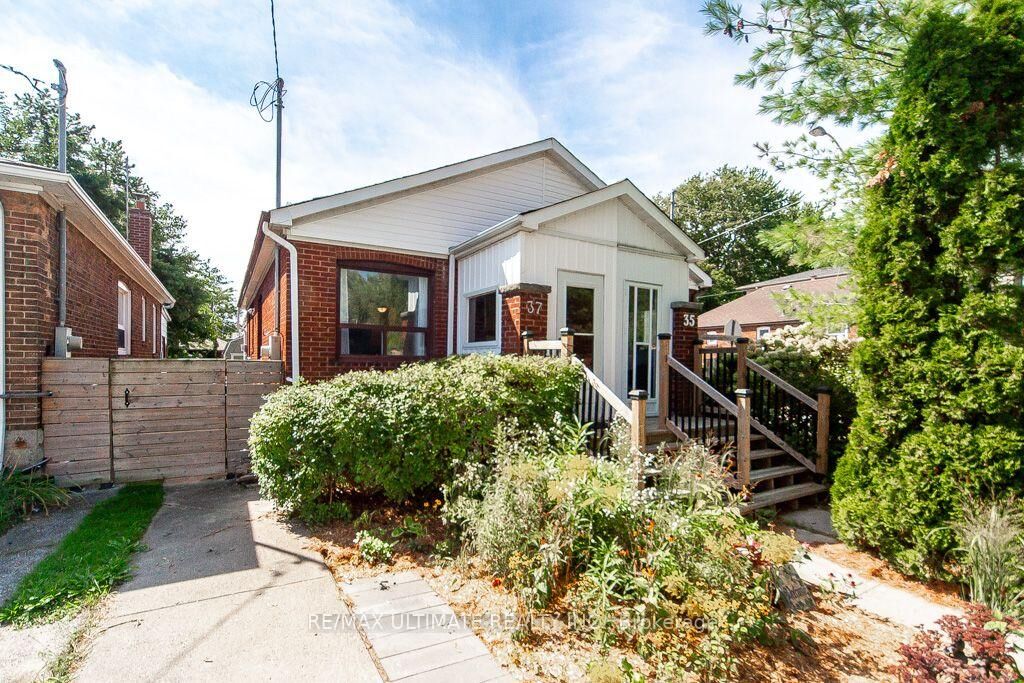 Property Photo:  37 Gowan Avenue  ON M4K 2C8 