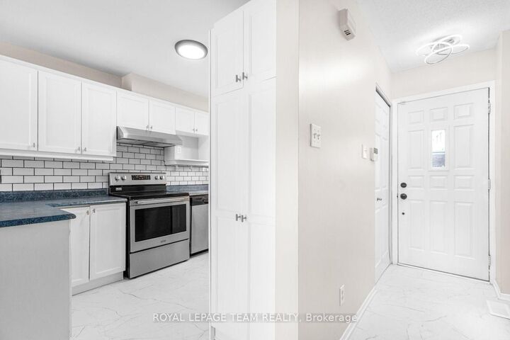 Property Photo:  395 Bell Street S 7  ON K1S 4K5 