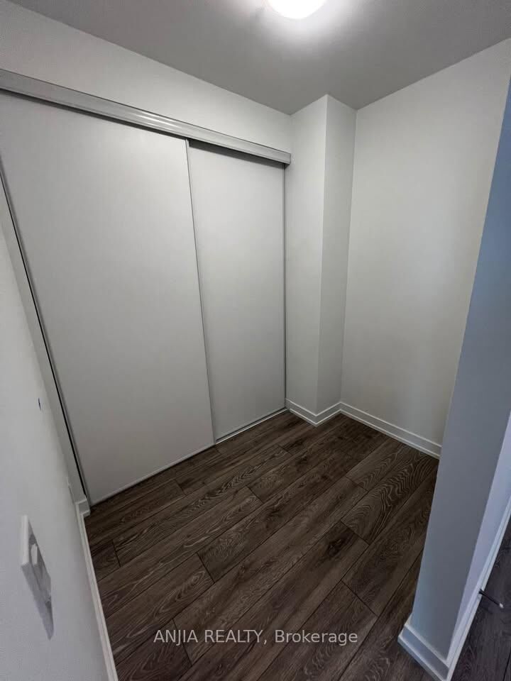Property Photo:  3100 Keele Street 412  ON M3M 2H4 