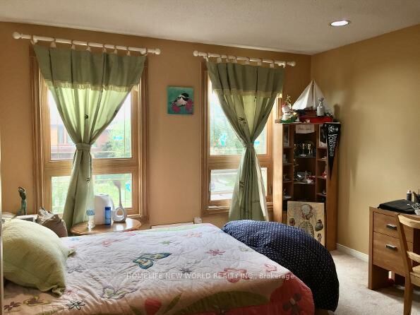 Property Photo:  38 Marcelline Crescent Room  2nd Floor  ON M2K 2V7 
