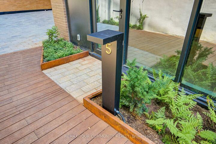 Property Photo:  1720 Bayview Avenue 5  ON M4G 3C4 